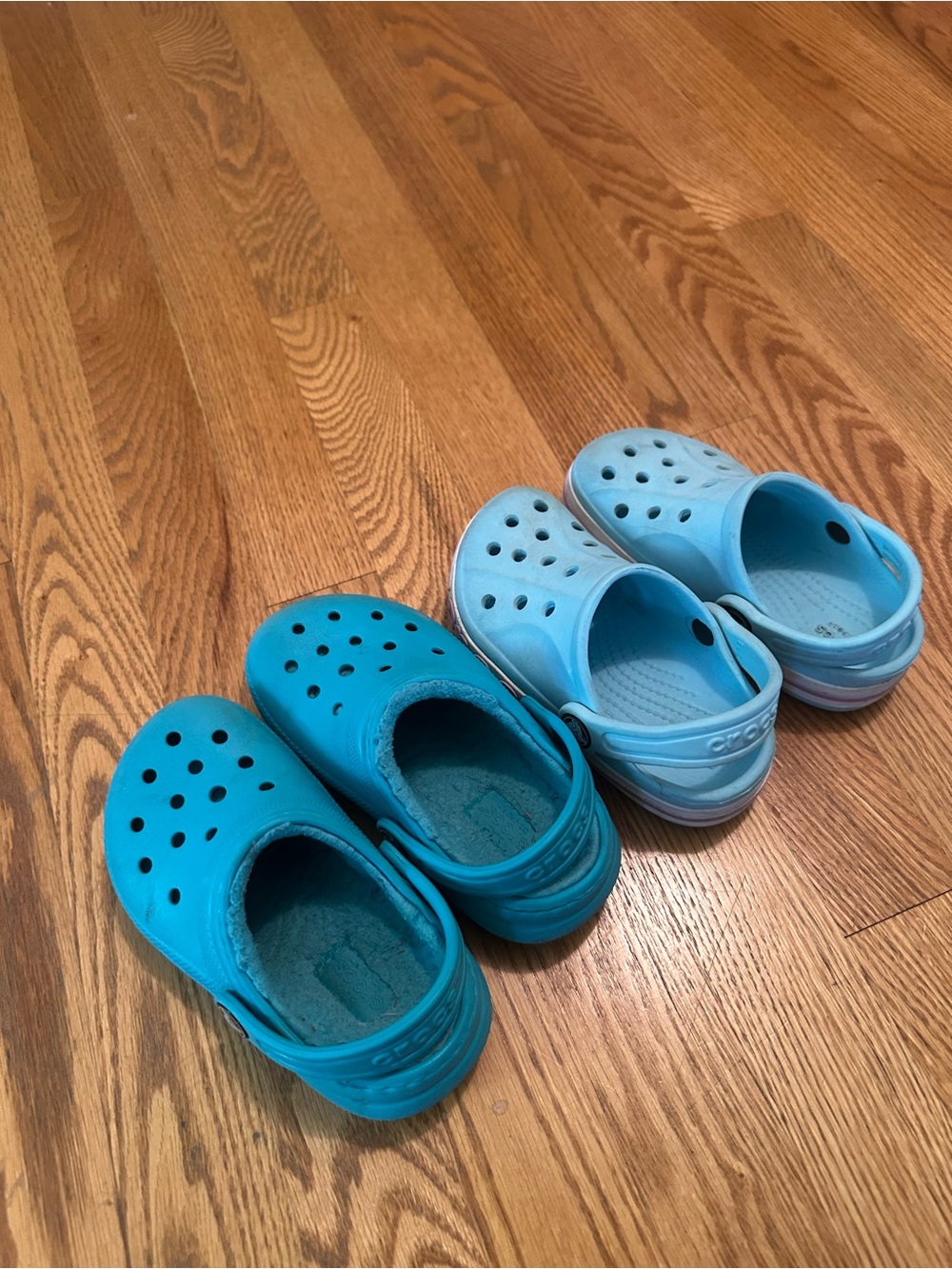 Toddler croc pair size 9T